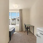 - Bedroom With Private Bathroom 게스트하우스 3*