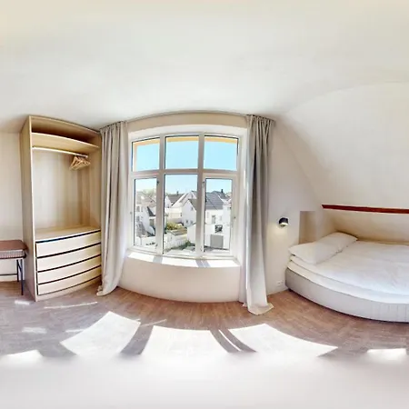 Guest house - Bedroom With Private Bathroom *