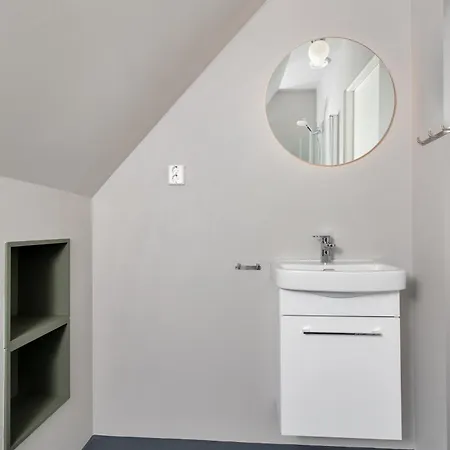 Guest house - Bedroom With Private Bathroom *