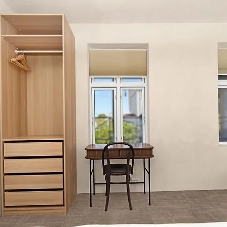 - Bedroom With Private Bathroom Guest house *