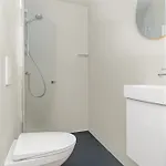 - Bedroom With Private Bathroom Gjestgiverier 3*